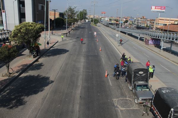 Las autoridades de tránsito reportan que la movilidad en la autopista Sur transcurre con normalidad de acuerdo a la medida.Jorge Londoño