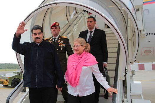 El presidente, Nicolás Maduro, y su esposa, Cilia Flores, a su llegada de su visita a la ONU en Nueva York.  / AFP