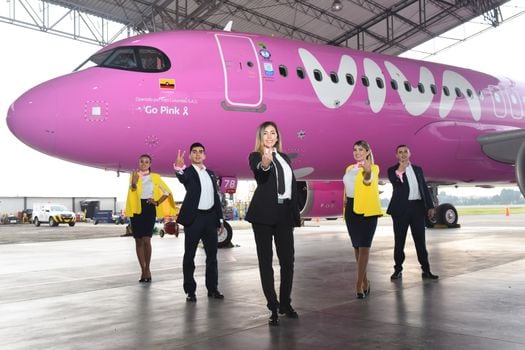 El nuevo avión rosado A320 NEO de Viva llega con propósito social y sostenible.