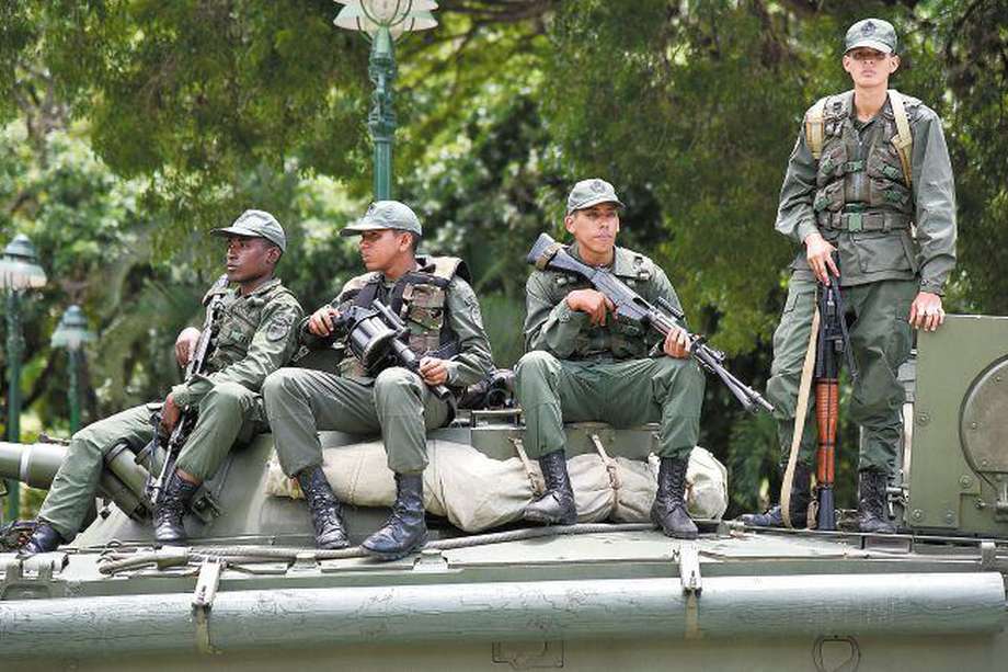  Las Fuerzas Armadas venezolanas han incrementado recientemente su presencia en la frontera entre Colombia y Venezuela.  /  Getty Images