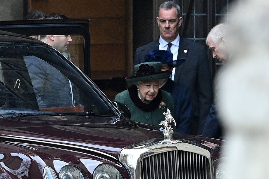 Reina Isabel II no dará el discurso del trono y lo dará el príncipe Carlos