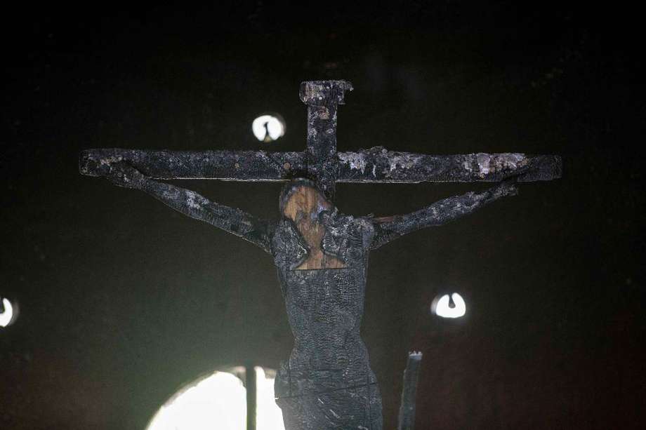 Fotografía de la imagen de la Sangre de Cristo quemada el 3 de agosto de 2020, en Managua.