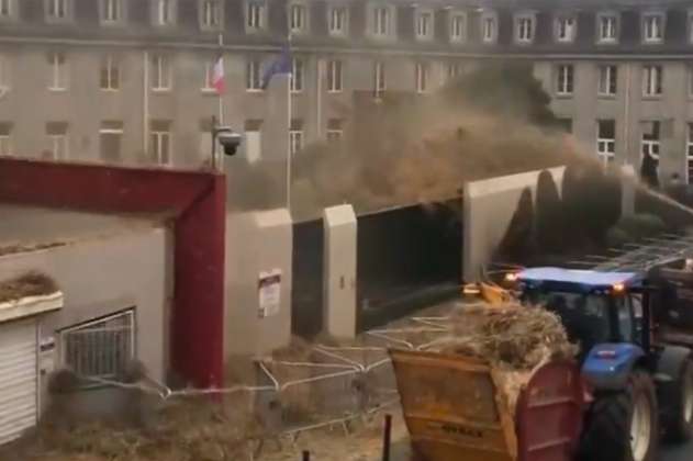Protestas en Francia: agricultores riegan estiércol en edificios gubernamentales