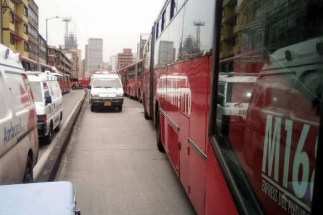 Choque entre dos buses de Transmilenio deja al menos 15 lesionados en Bogotá