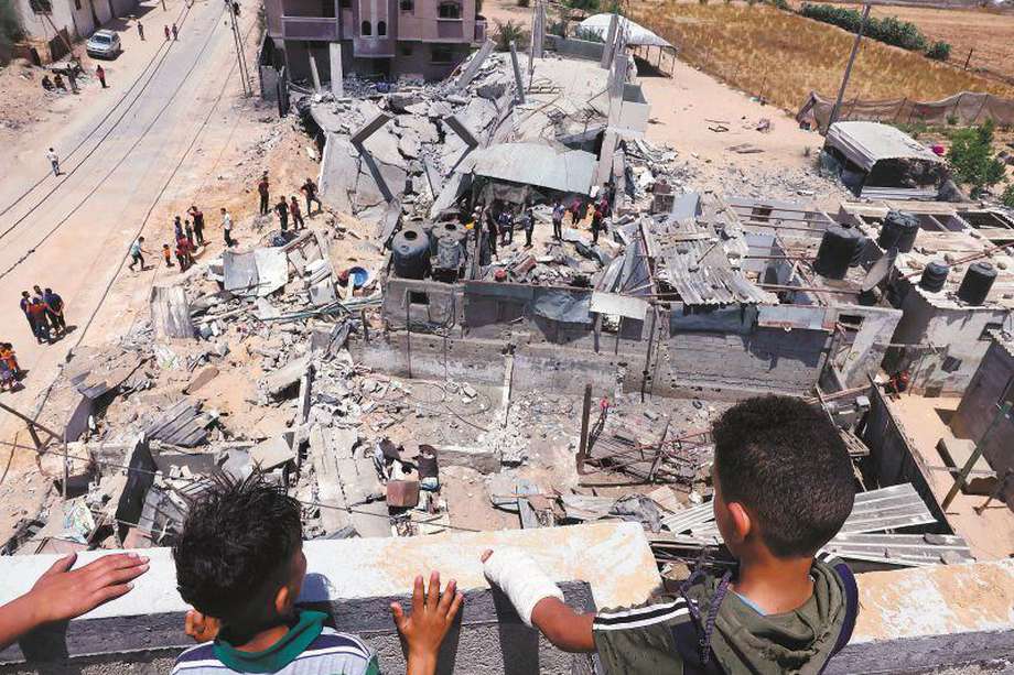Israel bombardeó este domingo la Franja de Gaza y mató a 42 palestinos.  /Afp