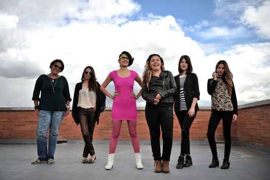 Fiona Beeson, Lina Camacho, Starlite Galaxia, Alexia Gorgi y Laura Solarte hacen parte de la primera versión de ‘Chica come chica’.   / David Campuzano