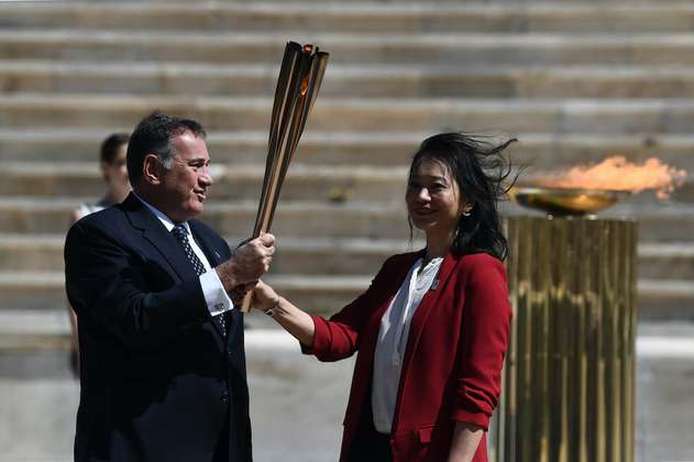 En medio de la incertidumbre, Grecia le entrega la llama olímpica a Tokio 2020