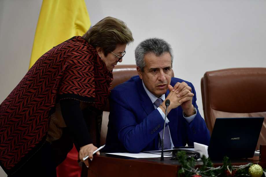 Ministra de Trabajo, Gloria Inés Ramírez, y Luis Fernando Velasco, ministro del Interior, en la Comisión Séptima de la Cámara. 