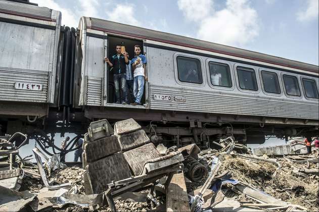 Egipto sanciona a médicos por hacerse “selfies” delante del accidente de trenes
