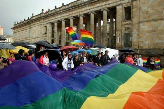 El largo camino de la comunidad LGBTI para que le permitieran adoptar en Colombia