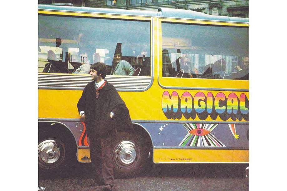Según  Malcolm McDowell, “Magical Mystery Tour fue un proyecto de Paul McCartney: un viaje por el campo inglés en un autobús lleno de amigos, actores y monstruos del circo, para filmar lo que ocurriera… infortunadamente, nada ocurrió”.
