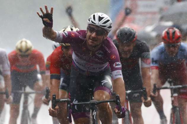 Elia Viviani conquistó su cuarta etapa en el Giro de Italia