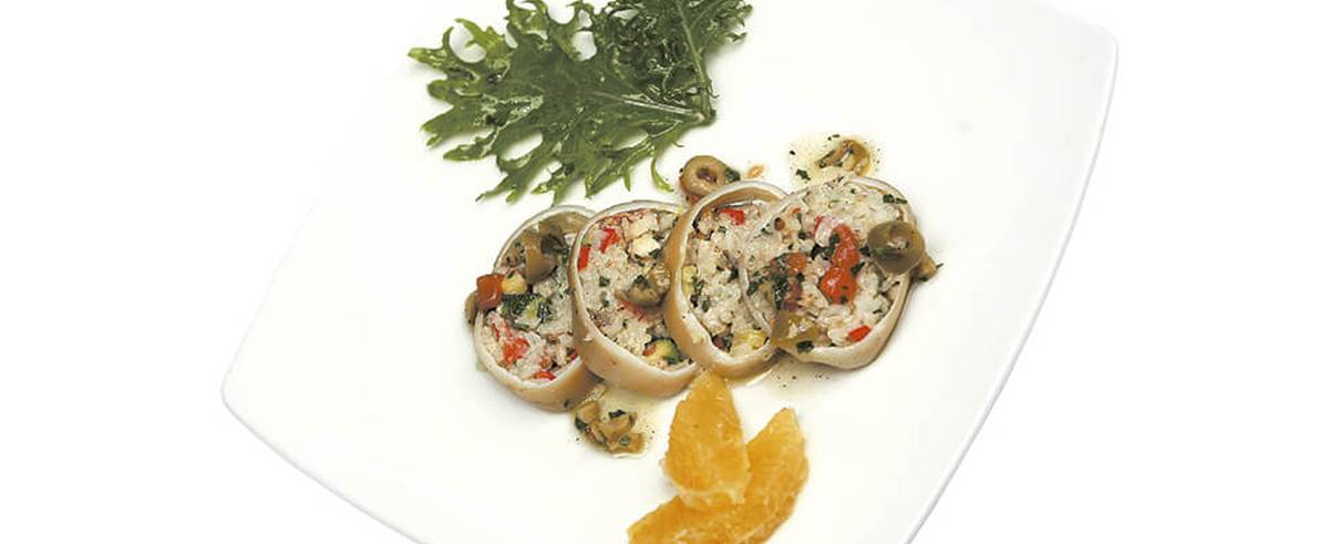 Receta del día: Calamar relleno de arroz y vegetales con vinagreta de aceitunas