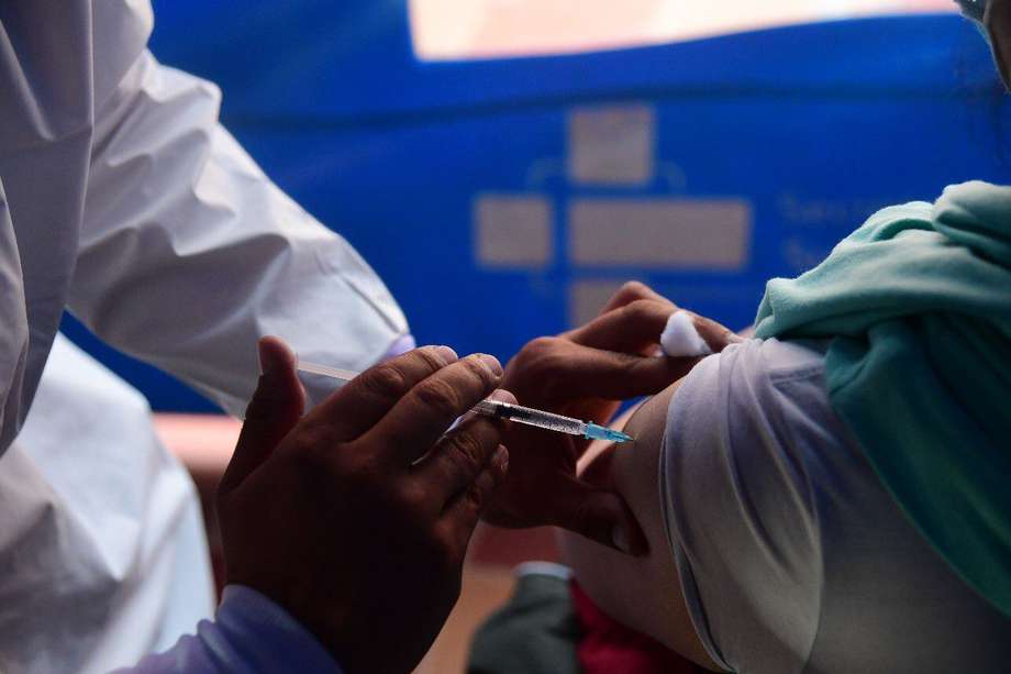 La vacunación salva vidas: evite la desinformación y complete su esquema