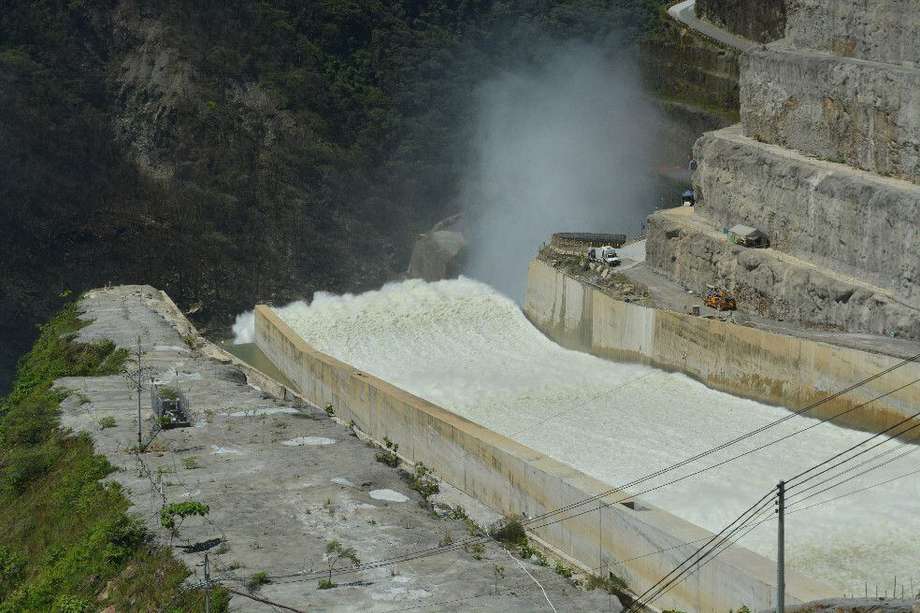 Actualmente, los constructores de la represa avanzan en la recuperación estructural del proyecto ante las fallas de principios de 2018.
