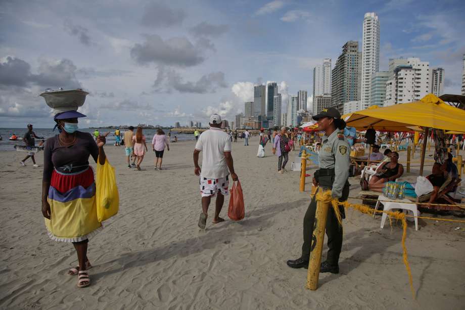 En algunas playas turísticas de Cartagena, varios visitantes de han quejado de los altos precios que los comerciantes le cobran por el consumo de productos y servicios. 