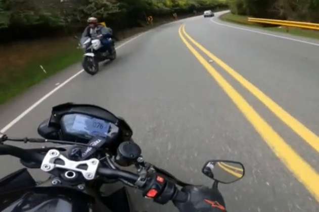 Video: motociclista imprudente casi causa accidente a 185 km/h en Antioquia