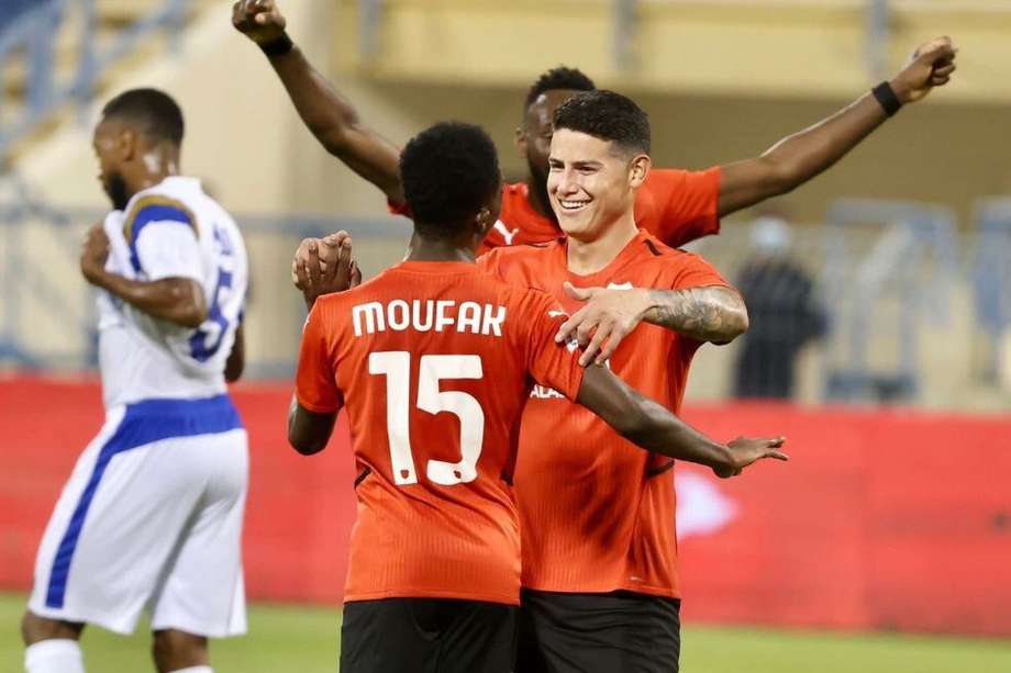 James Rodríguez celebra su su primer gol en Al-Rayyan, en Catar.