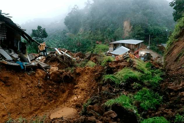 Cerca de 10 mil habitantes de Apartadó, Antioquia, están incomunicados por alud de tierra