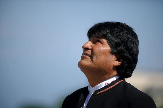 Evo Morales, presidente de Bolivia durante 13 años, renunció al cargo el domingo, tras protestas en todo el país. Aquí durante su llegada a México. / AFP