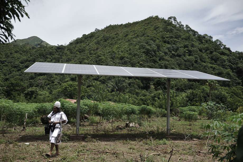 Comunidad Indígena de La Sierra Nevada de Santa Marta, utiliza paneles solares.