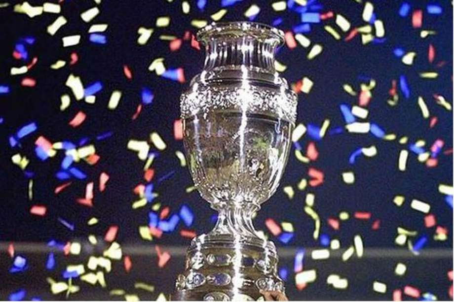 El trofeo de la Copa América que se realizará en Argentina y Colombia.