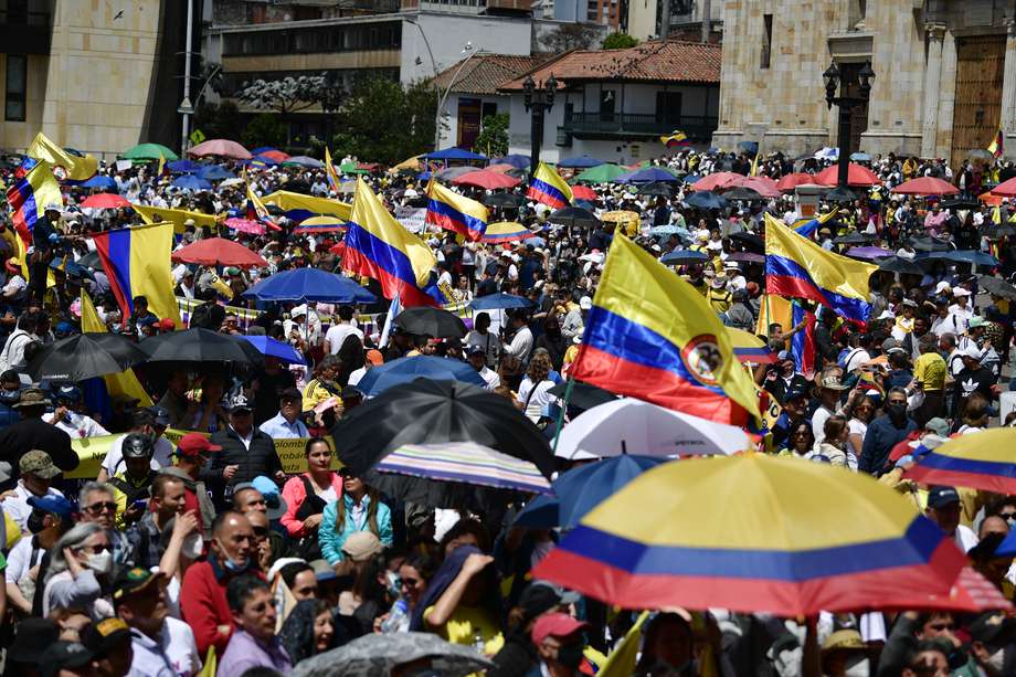 Marchas en el centro de Bogotá en contra de las reformas propuestas por el gobierno de Gustavo Petro.