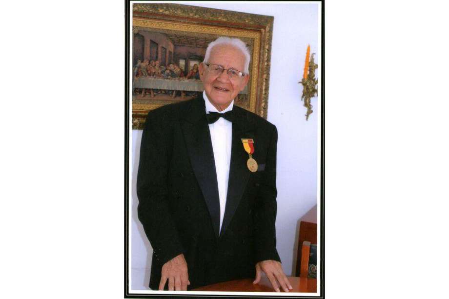 Enrique Benavides Rosero, el decano de los locutores de Colombia, tiene 94 años.