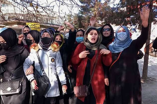 Mujeres en Afganistán protestan en Kabul para exigir acceso a las universidades
