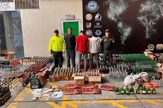 ¡Pilas! Así adulteran licor en el centro de Bogotá: más de 5.000 botellas incautadas