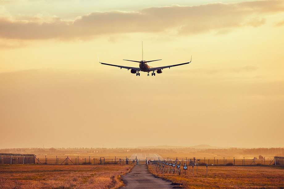 Según Migración Colombia, la frecuencia semanal de vuelos con repatriados ha subido de 2 o 3 mensuales a cerca de ocho semanales.