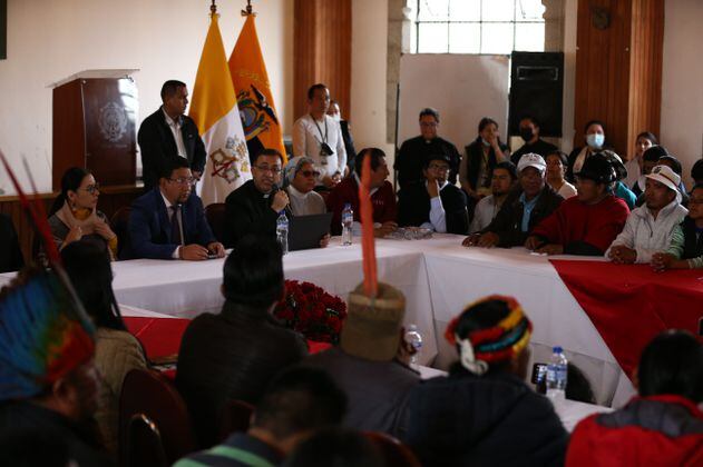 Diálogo en Ecuador entre Gobierno e indígenas, en vilo tras muerte de militar