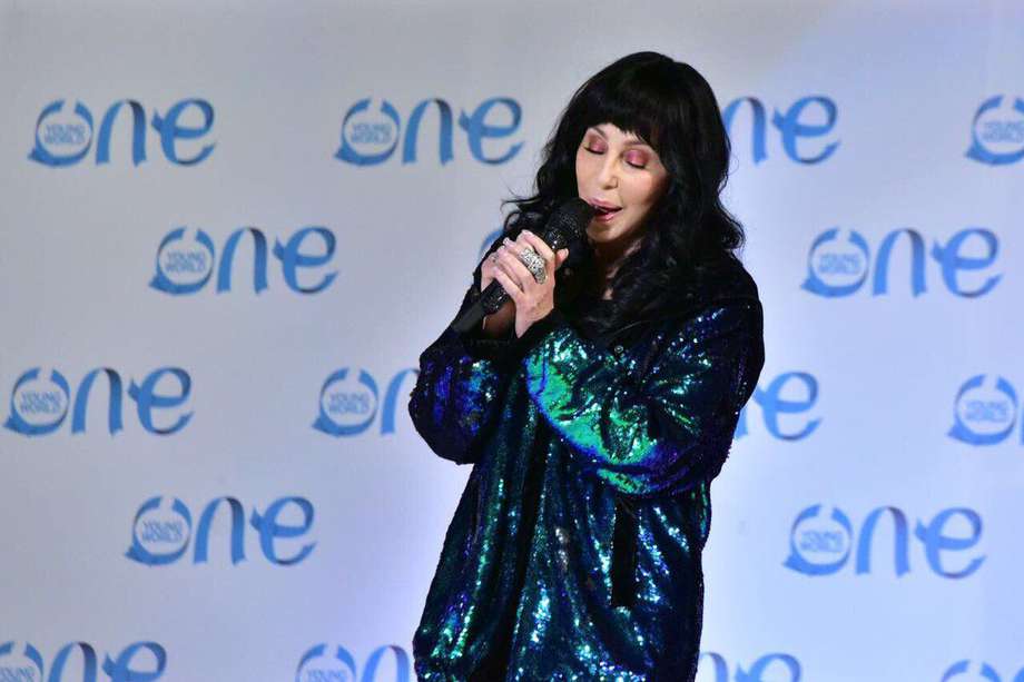 Cher comenzó su carrera musical junto a Sonny Bono, quien posteriormente se convirtió en su marido.
