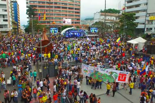 El viernes 3 de junio marcharon en Ibagué y Quindío unas 120 personas bajo la consigna Carnaval por el Agua. / Cortesía