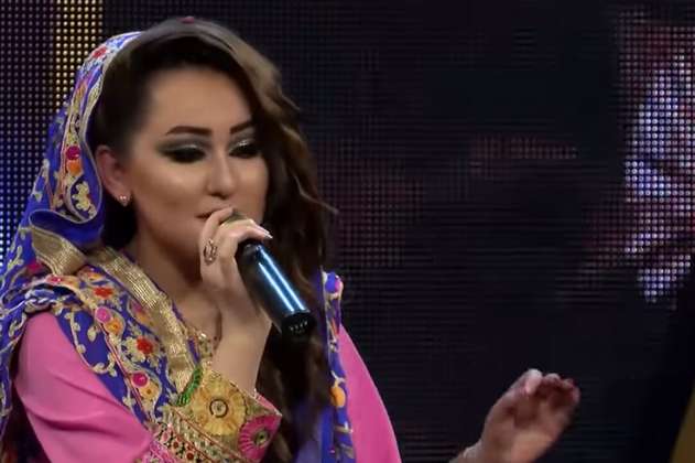 La primera mujer en ganar la versión afgana del "American Idol" se convierte en símbolo de las jóvenes de su país