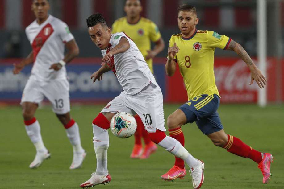 Cuellar (dere.) fue uno de los mejores jugadores de Colombia en Lima el jueves pasado.