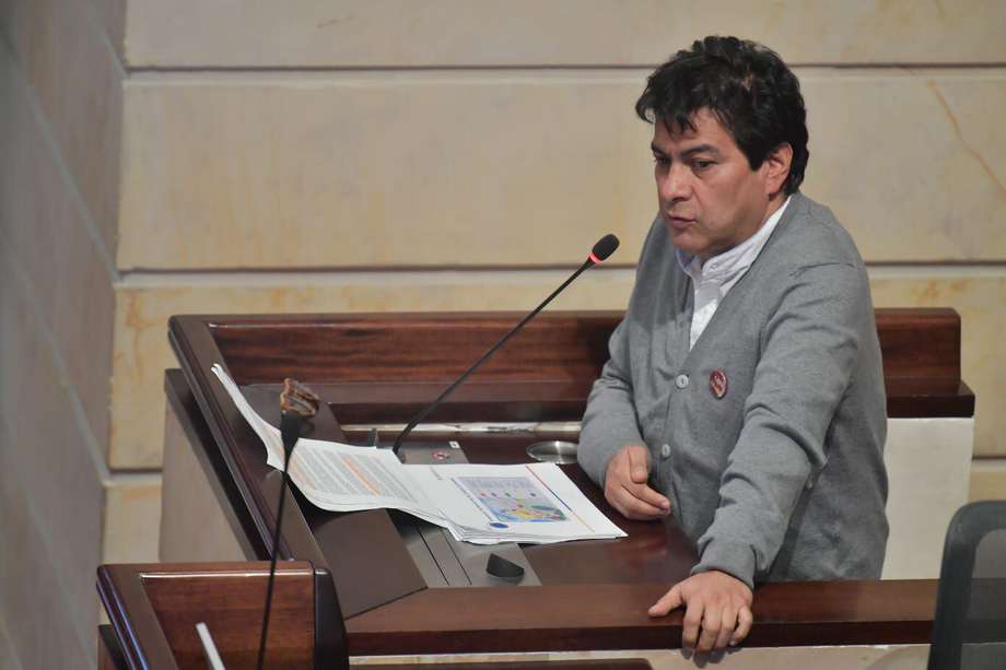 El comisionado de Paz, Danilo Rueda, asistió este martes 16 de mayo a debate de control político en la comisión primera de la Cámara.