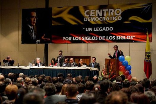 El guiño del expresidente Uribe es fundamental para quedarse con la candidatura del Centro Democrático.