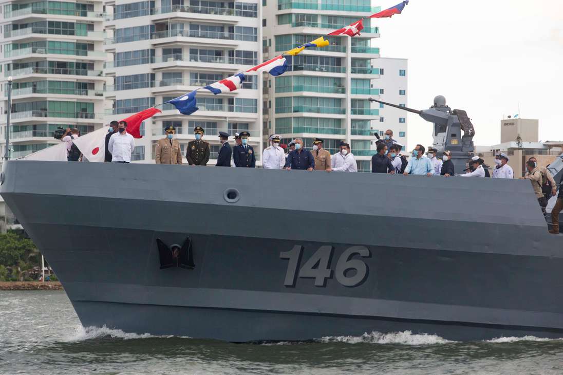 Revista naval en los 198 años de la Armada de Colombia