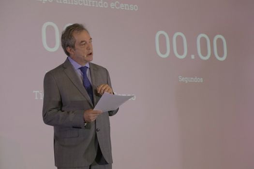 El director del Dane, Mauricio Pefetti, al dar inicio la censo electrónico de 2018. / Cortesía