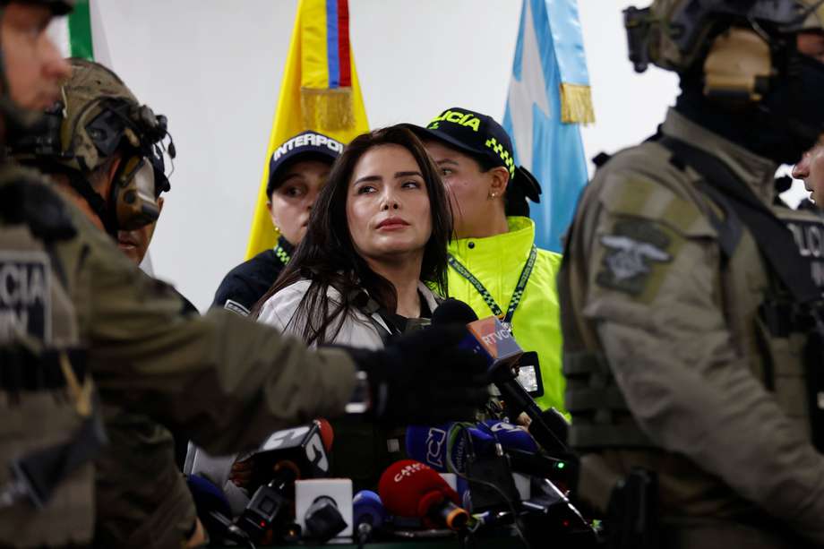 La excongresista Aida Merlano brindó declaraciones a la prensa en las instalaciones de la Dijin luego de su arribo Bogotá (Colombia). EFE/ Mauricio Dueñas Castañeda
