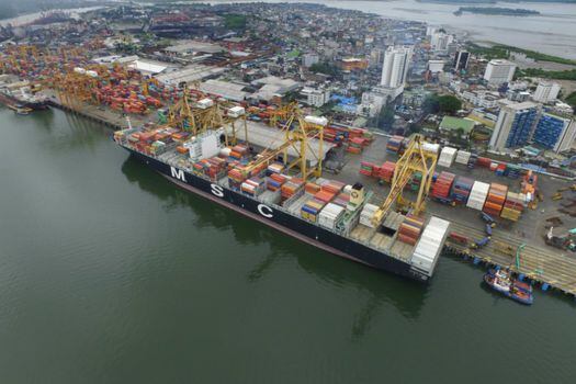 El puerto dejó de recibir 300.000 contenedores en el segundo semestre de 2019 por la competencia del nuevo puerto de aguas profundas en Posorja (Guayaquil, Ecuador).