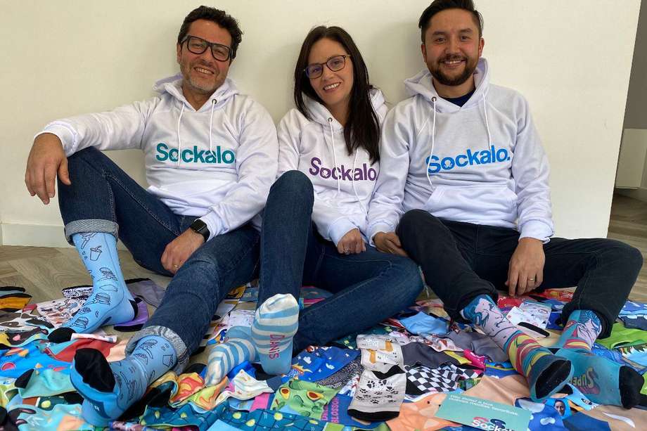 Ellos son Jaime Lascarro, Diana Chaves 
y Andrés Ortiz, los emprendedores que le dieron vida al emprendimiento de medias personalizadas 'Sockalo'.
