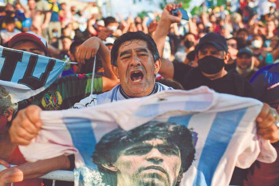 Con algunas virtudes y muchos defectos, Diego Maradona fue un símbolo del pueblo argentino.