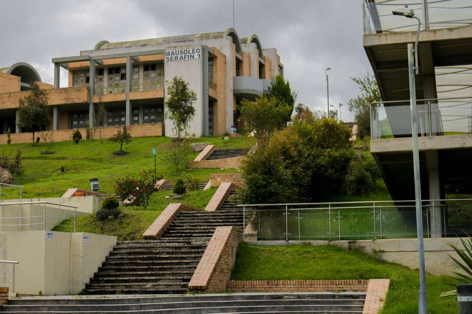 El cementerio Serafín, ubicado a pocos metros del relleno sanitario Doña Juan, fue el primero que se destinó para la cremación de los fallecidos por Covid-19.