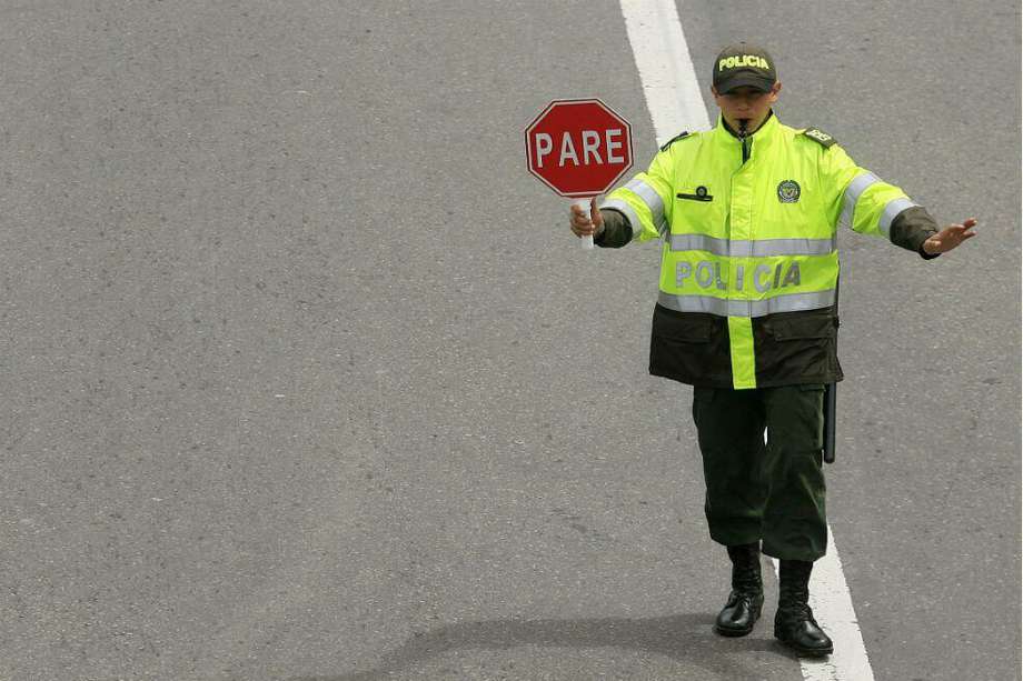 (Imagen de referencia) Los señalados utilizaban uniformes similares a los de los miembros de la fuerza pública, para hacer detener a los vehículos.
