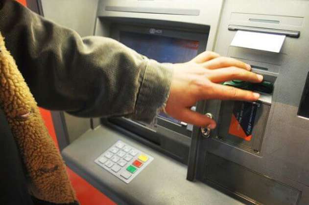 Las normas que aplicarán desde julio para retirar dinero en cajeros automáticos