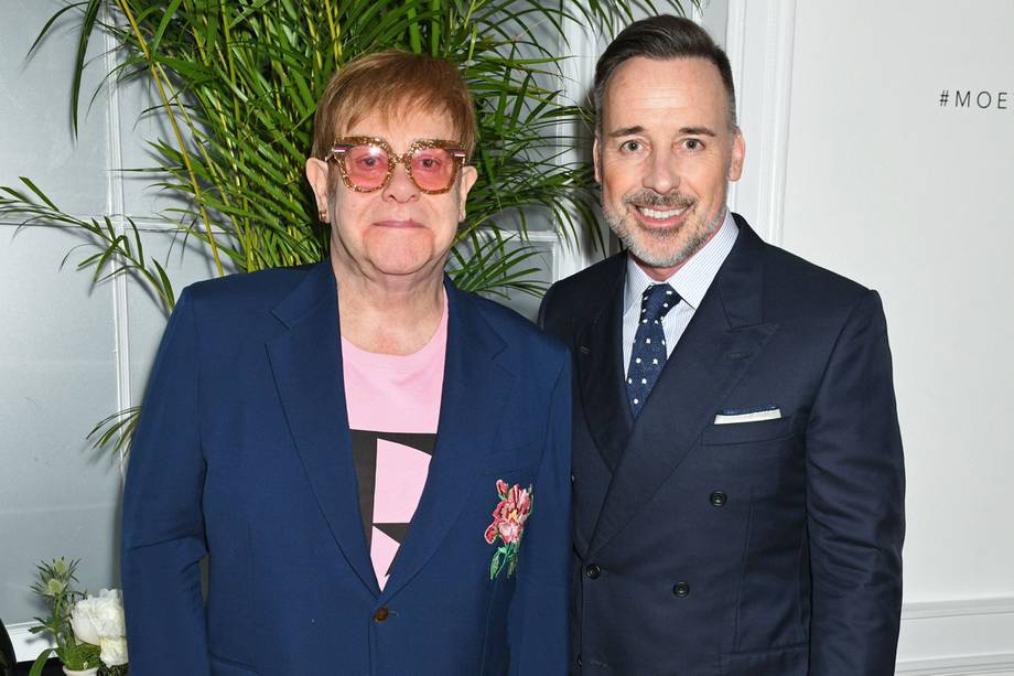 David Furnish inició una relación romántica con Elton John en 1993 y en 2014 contrajeron matrimonio.
