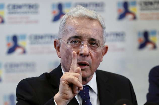 Uribe dice que acusaciones en su contra “parecen sacadas de Wikipedia”