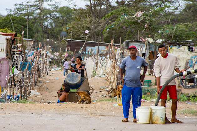 Miles de migrantes venezolanos en Maicao: sin trabajo, salud ni educación